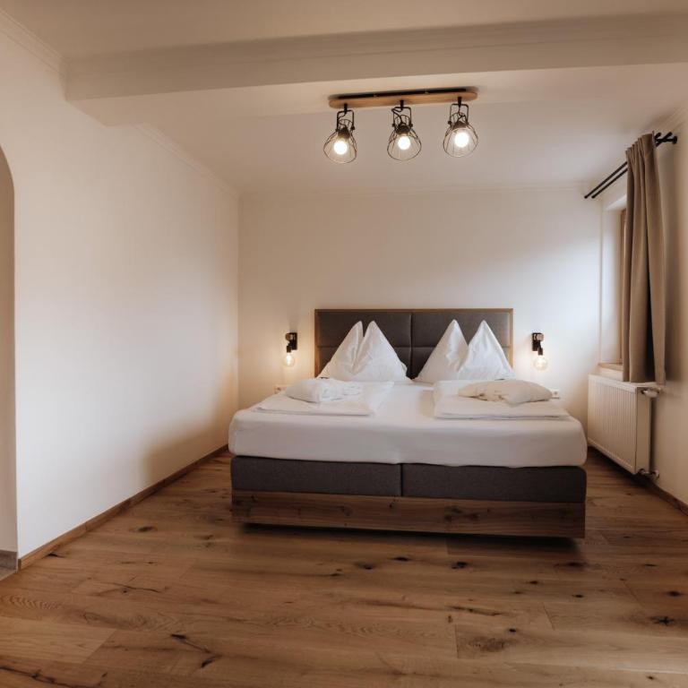 Forstauerwirt - mit Herz und Genuss - Doppelzimmer mit Balkon (2 Erwachsene + 1 Kind) - 7