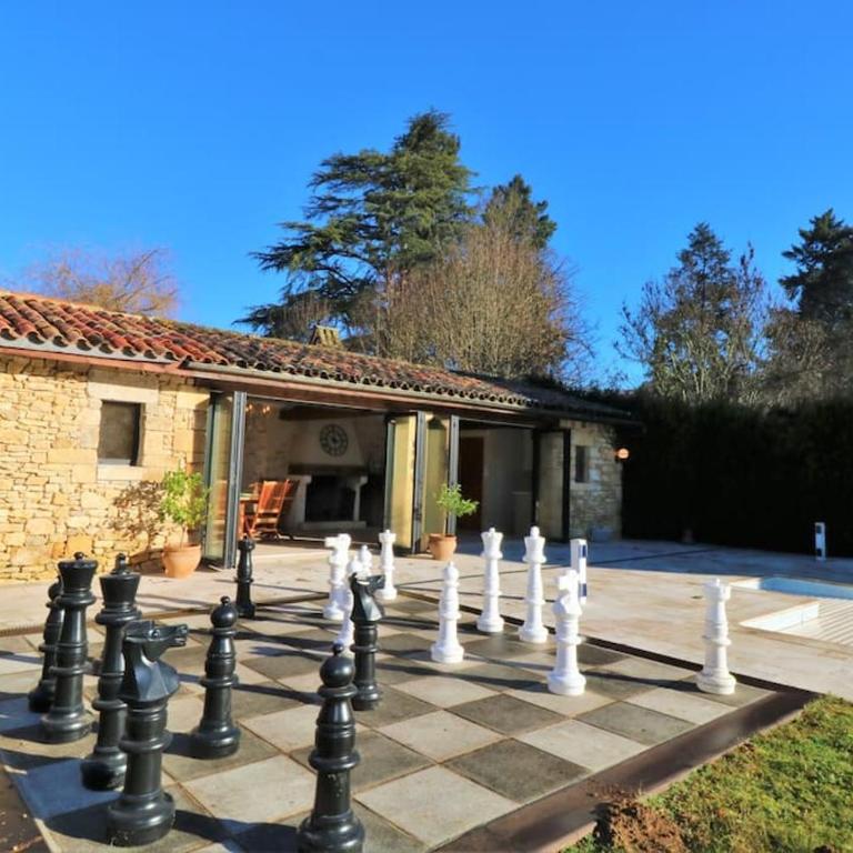 Splendid Mansion IN SARLAT with heated pool and TENNIS COURT - Villa Supérieure - 70