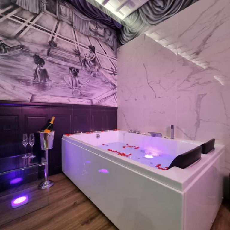 Mirror Suite Roma Colosseo Jacuzzi - Suite con Vasca Idromassaggio - 7