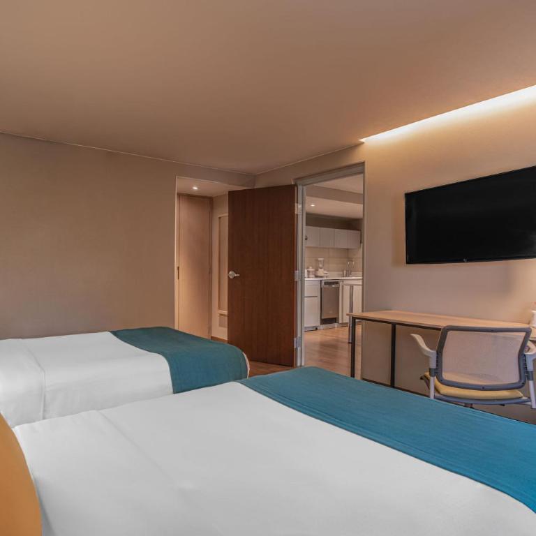 City Express Suites by Marriott Queretaro - Junior Double Suite with Two Double Beds and Sofa Bed - 4