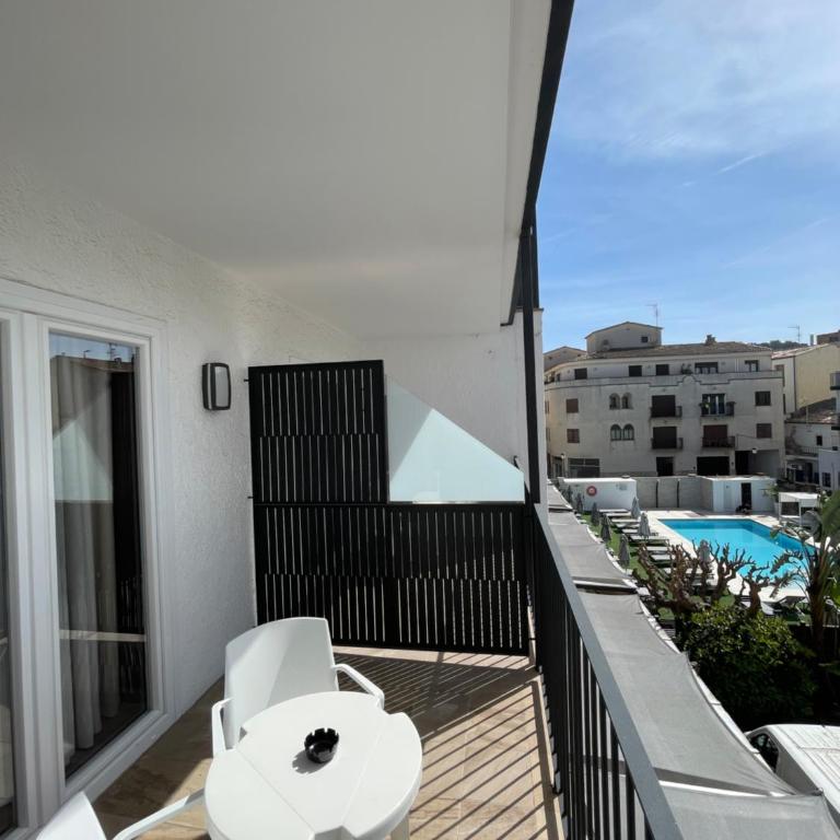 Hotel Windsor Tossa - Adults Only 16 - Habitación Doble Superior con terraza - 1 o 2 camas - 6