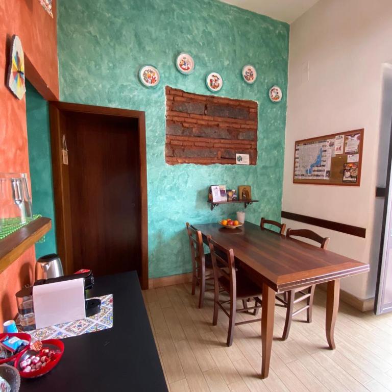 Catania city center appartaments - Double Room with Private External Bathroom - 4