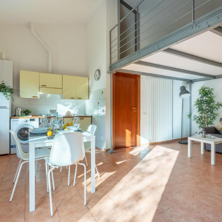 GuestHost - Four Shades of Pisa Apartments - Monolocale con Divano-Letto - 2