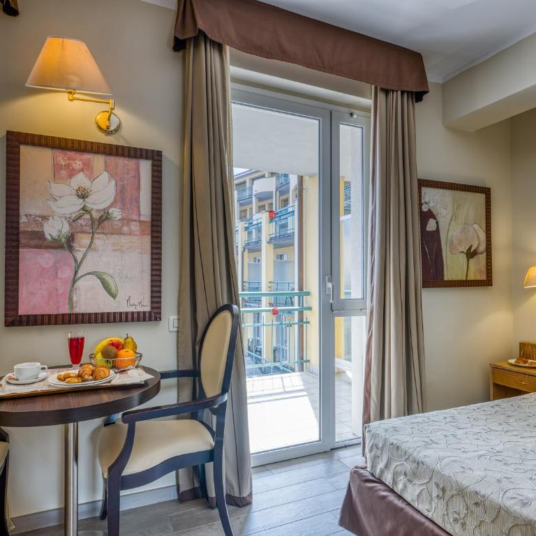 Hotel Cristina - Camera Quadrupla Economy - 2