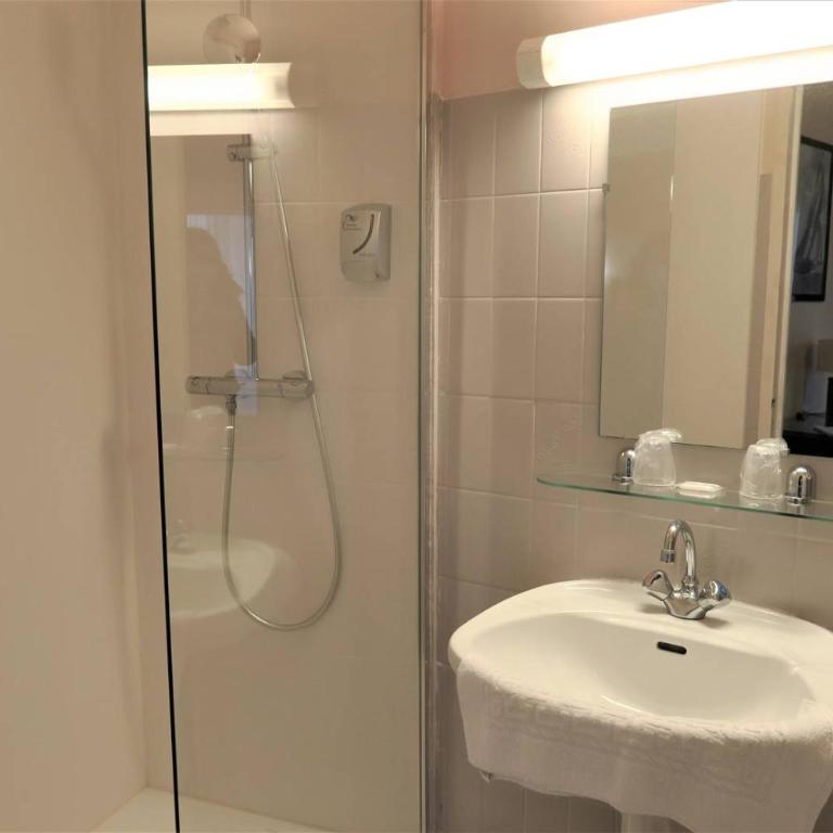 Appartement 6 pers avec WIFI, vue sur mer et le port à PERROS-GUIREC - Réf 821 - Three-Bedroom Apartment - 5