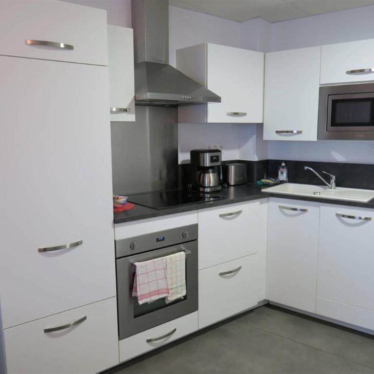 Appartement 6 pers avec WIFI, vue sur mer et le port à PERROS-GUIREC - Réf 821 - Three-Bedroom Apartment - 8