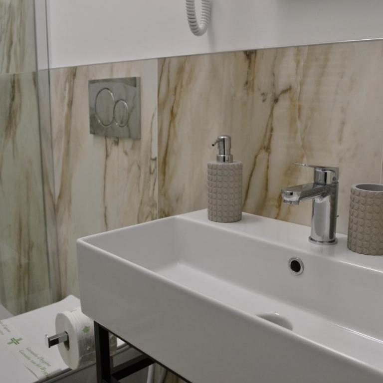 Dion Guest House - Camera Matrimoniale Standard - 8