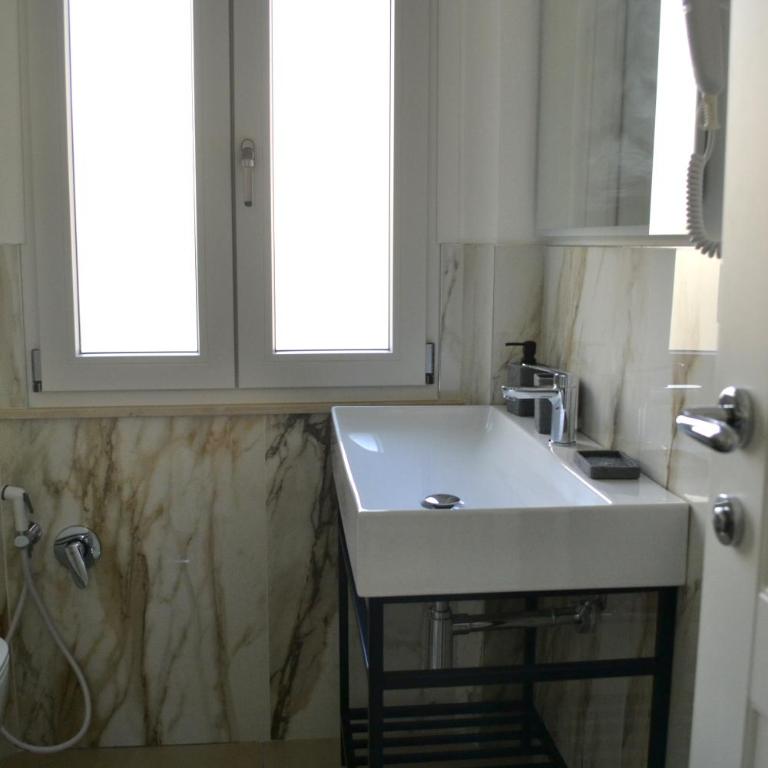 Dion Guest House - Camera Matrimoniale Superior - 2