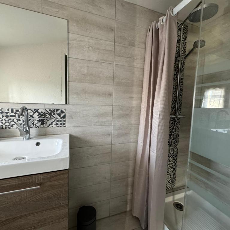 L'ARLAPPART Centre-ville Arles - Two-Bedroom Apartment - 9