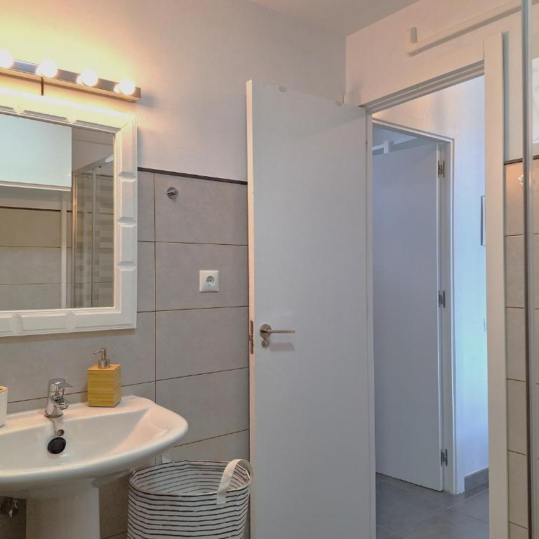Stylish 2-Bedroom Apartment Yumbo - Two-Bedroom Apartment - 9