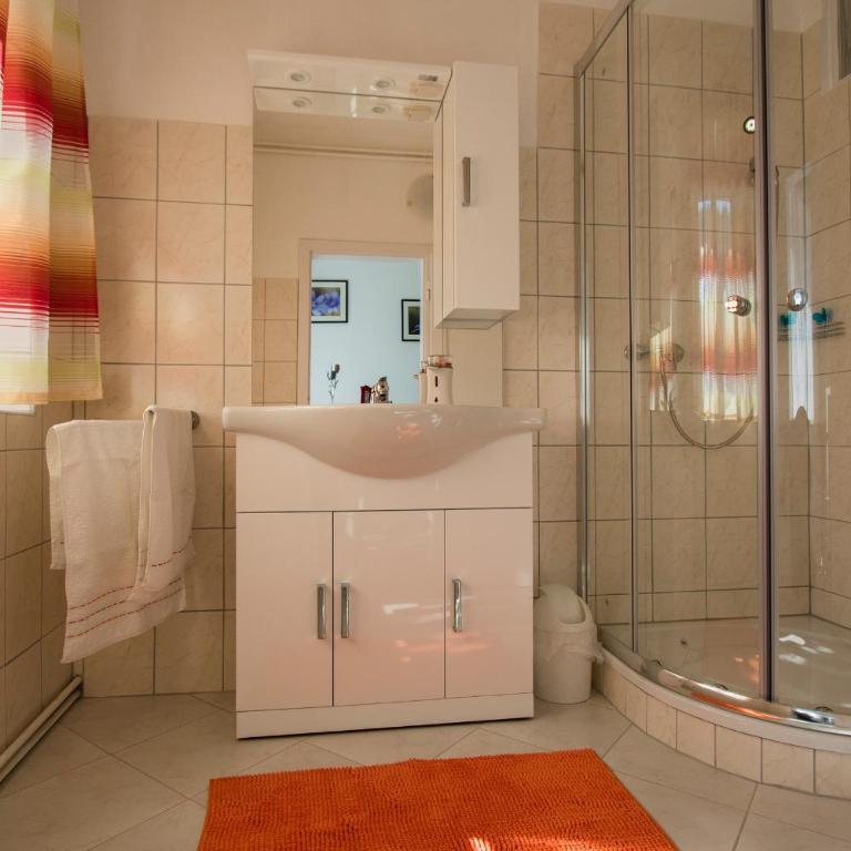 Flataid Apartment Elisabethinergasse - One-Bedroom Apartment - 5