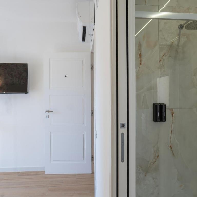 Relais San Demetrio - Modern & Central rooms by Leading Hotel - Camera Matrimoniale Deluxe con Balcone - 7