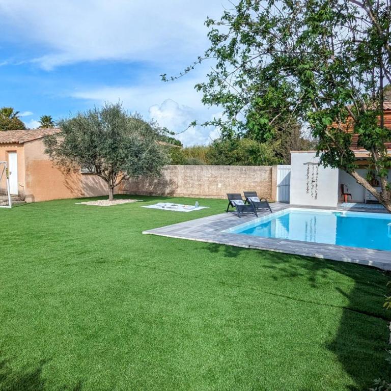 Jolie villa avec piscine à 15mn des plages - Villa 3 Chambres - 42