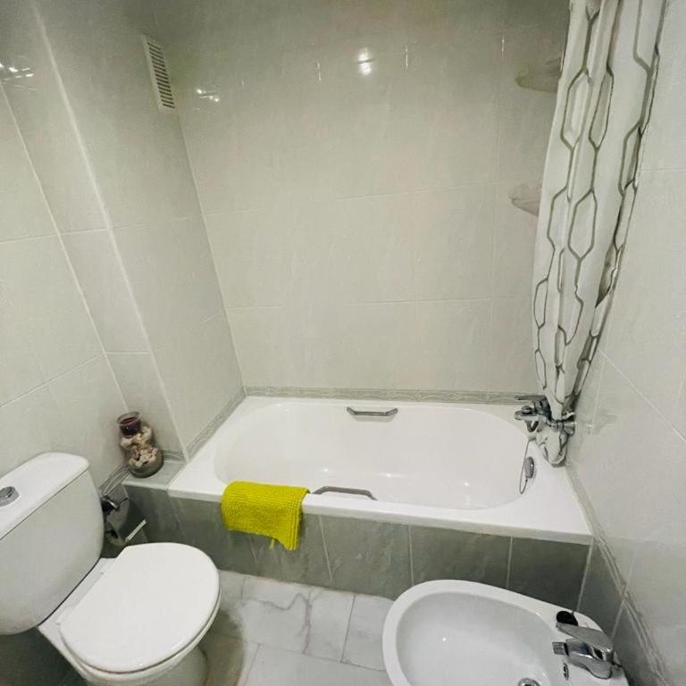 Bonito apartamento de la playa - Three-Bedroom Apartment - 13