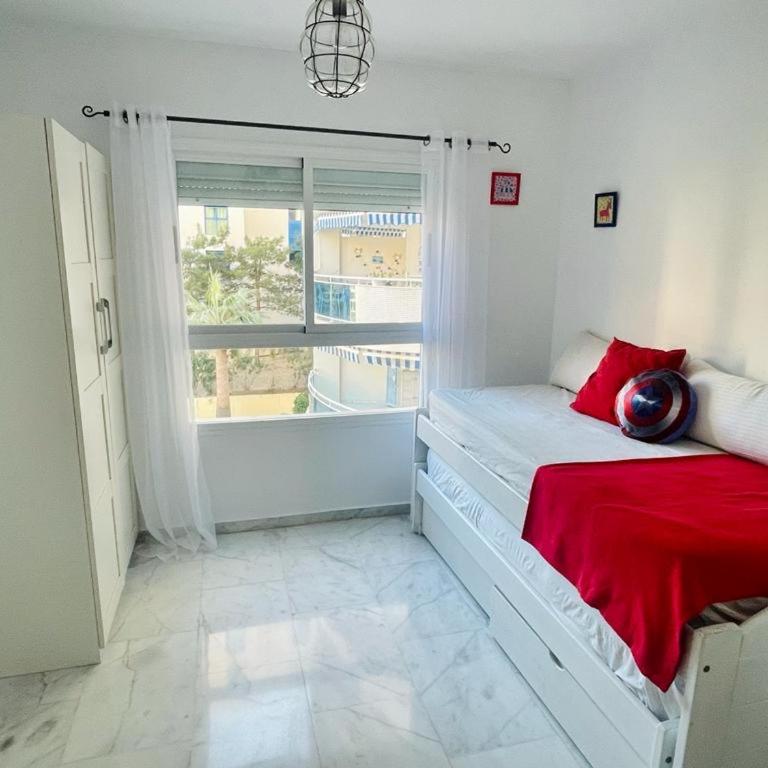Bonito apartamento de la playa - Three-Bedroom Apartment - 10