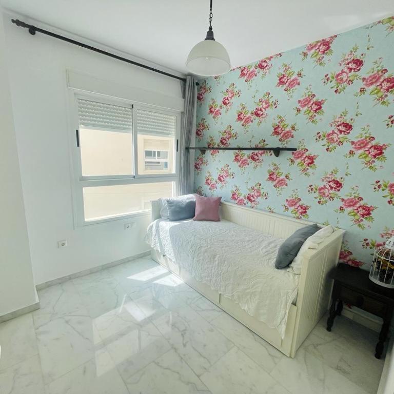 Bonito apartamento de la playa - Three-Bedroom Apartment - 2