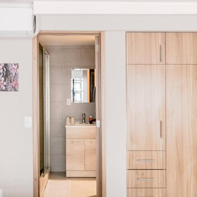 101 Lovely 2Bdrm 2bath apt AC Rooftop - Apartment - 6