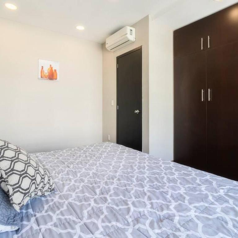 401 Location 3Bdrm 2bath apt with AC Rooftop - Apartment - 4