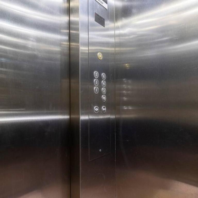 401 Location 3Bdrm 2bath apt with AC Rooftop - Apartment - 42