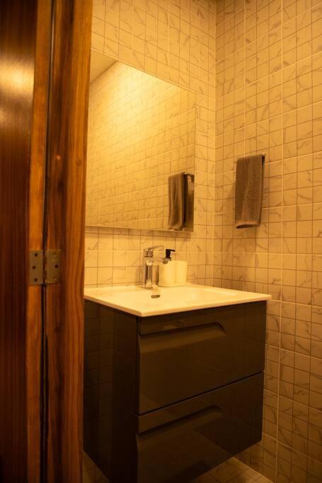 202 Walk the City Center 1bdrm 2bath AC Apt - Apartment - 35