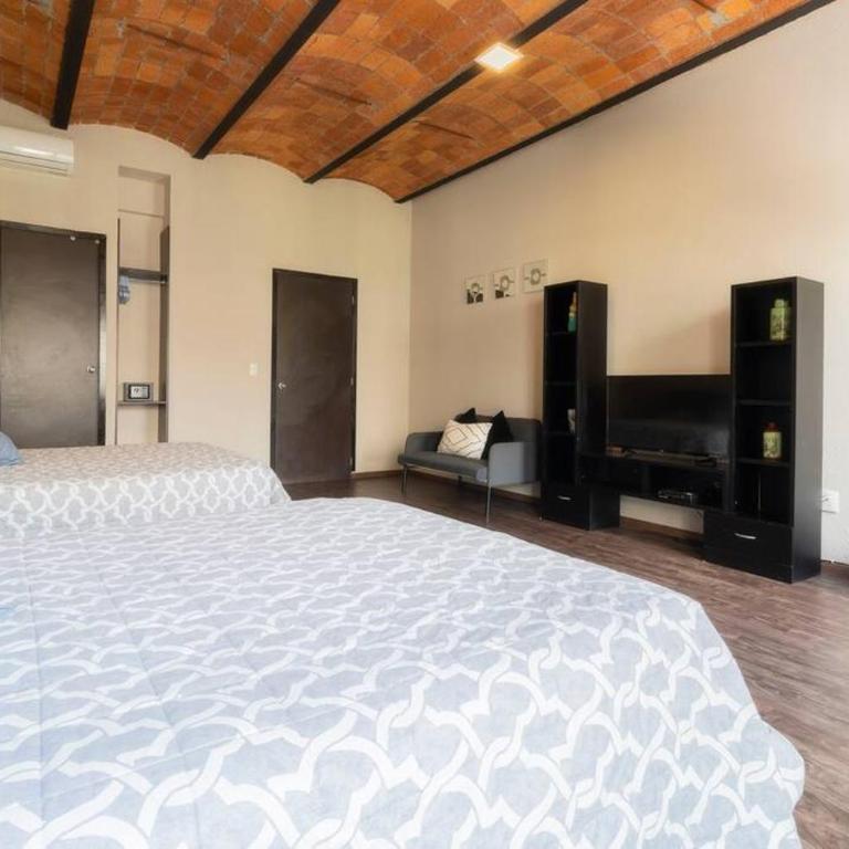 204 Historic Center 2Bdrm 2Bath AC Apt Rooftop - Apartment - 3
