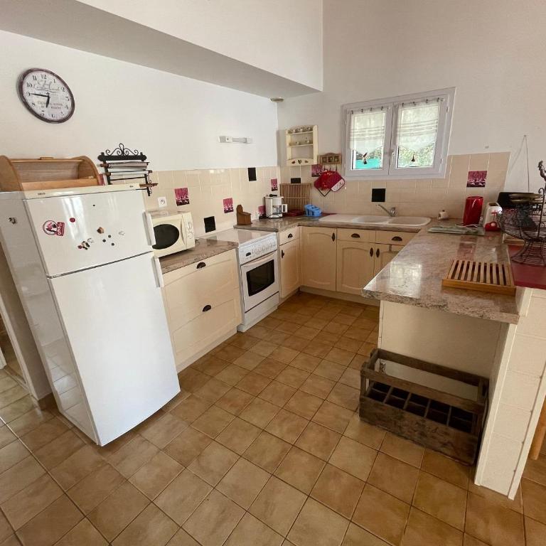 Maison familiale au cœur des pins avec jardin, proche plage, animaux acceptés, 700m de la côte. - FR-1-22-363 - Casa - 6