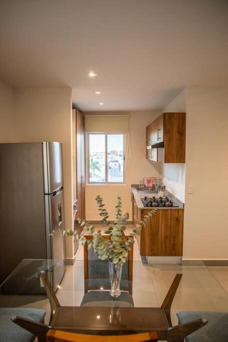 Downtown Beach Condo w/ Pool - Apartamento de 2 dormitorios - 11