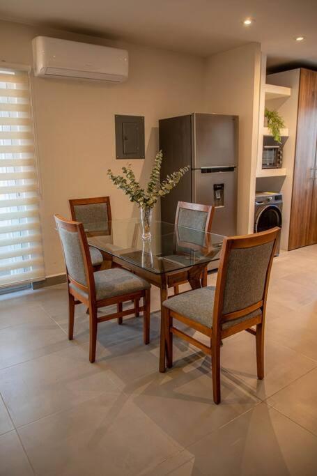 Downtown Beach Condo w/ Pool - Apartamento de 2 dormitorios - 26