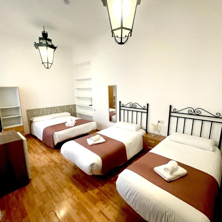 Arteaga Hostal & Baños Arabes Elvira - Habitación Cuádruple Clásica - 2