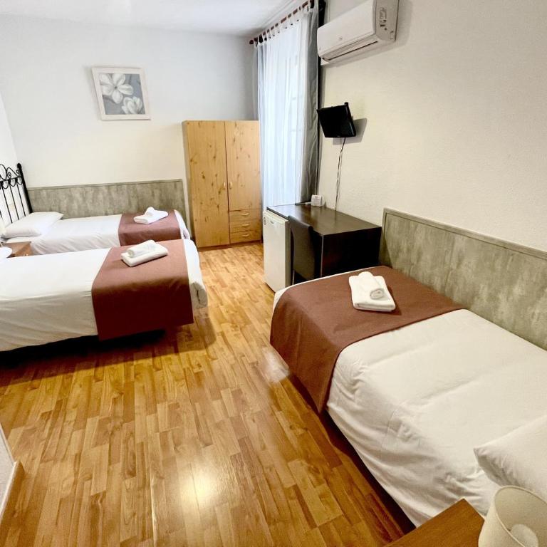 Arteaga Hostal & Baños Arabes Elvira - Habitación Doble con cama supletoria - 2