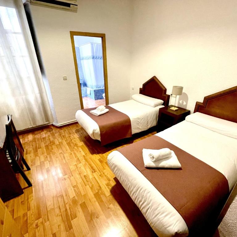 Arteaga Hostal & Baños Arabes Elvira - Habitación Doble - 2 camas - 8