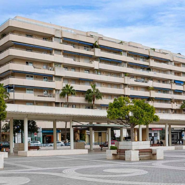 MARBELLA HOME RENTALS - Marina Banus, Puerto Banus, 2BR Modern, parking & pool - Apartamento de 2 dormitorios - 24