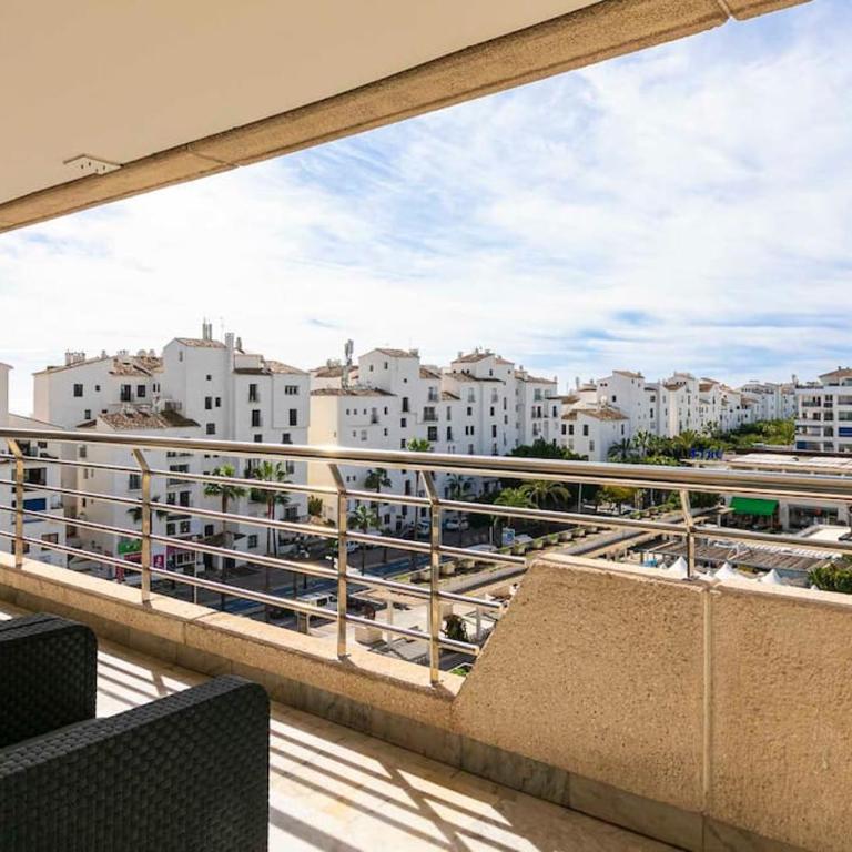 MARBELLA HOME RENTALS - Marina Banus, Puerto Banus, 2BR Modern, parking & pool - Apartamento de 2 dormitorios - 16