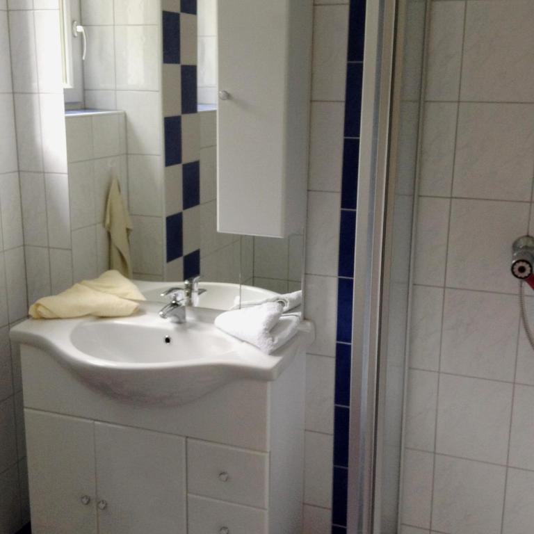 Pension Carina - Doppelzimmer mit Balkon - 2