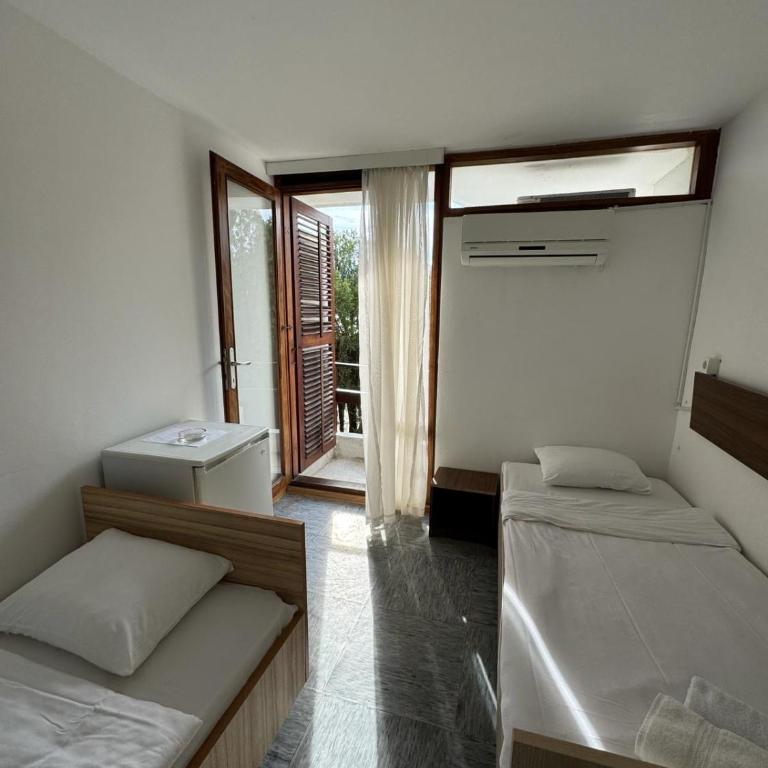Hotel Kamelija - Twin Room with Sea View - 2
