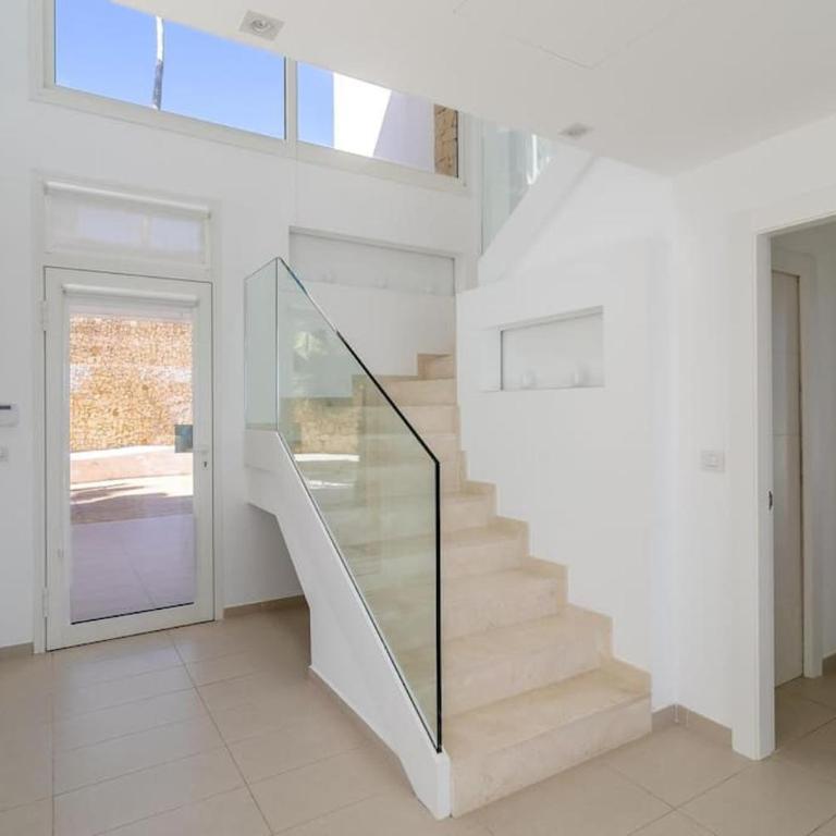 Designvilla with breathtaking view for 14 guests - Villa - 19