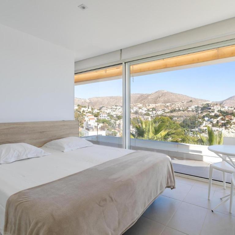 Designvilla with breathtaking view for 14 guests - Villa - 24