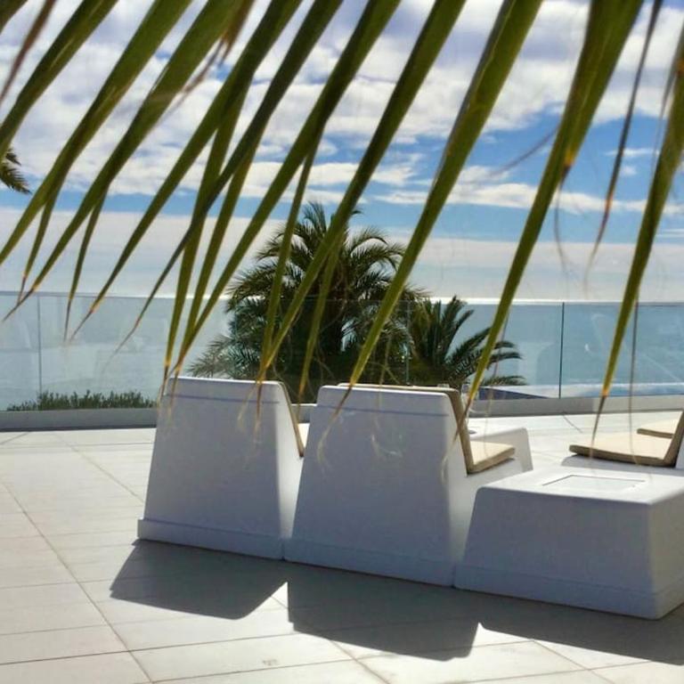 Designvilla with breathtaking view for 14 guests - Villa - 30