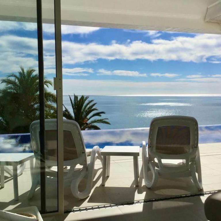 Designvilla with breathtaking view for 14 guests - Villa - 15