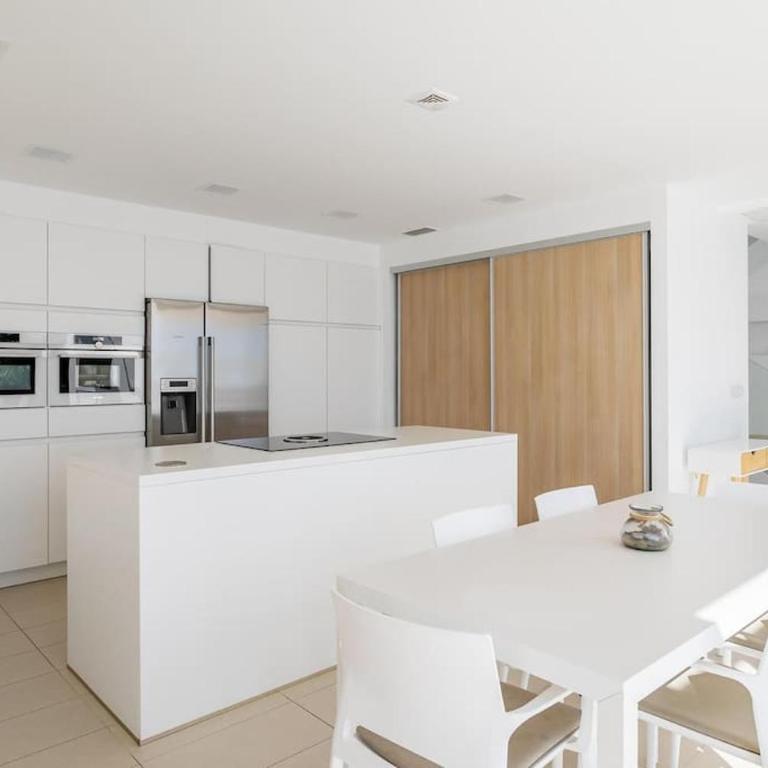 Designvilla with breathtaking view for 14 guests - Villa - 10