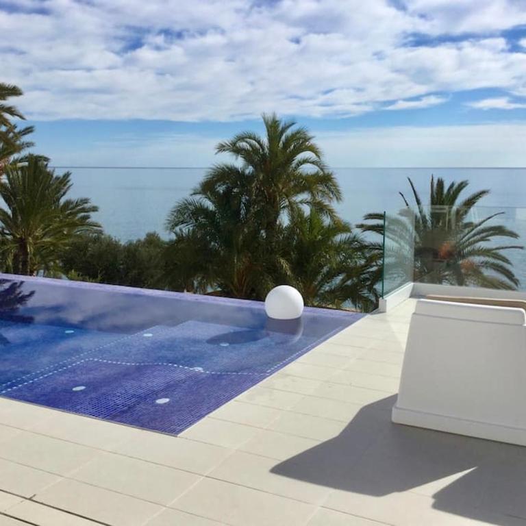 Designvilla with breathtaking view for 14 guests - Villa - 5