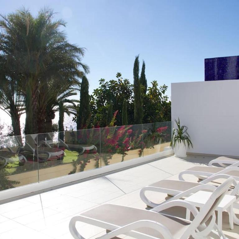 Designvilla with breathtaking view for 14 guests - Villa - 41