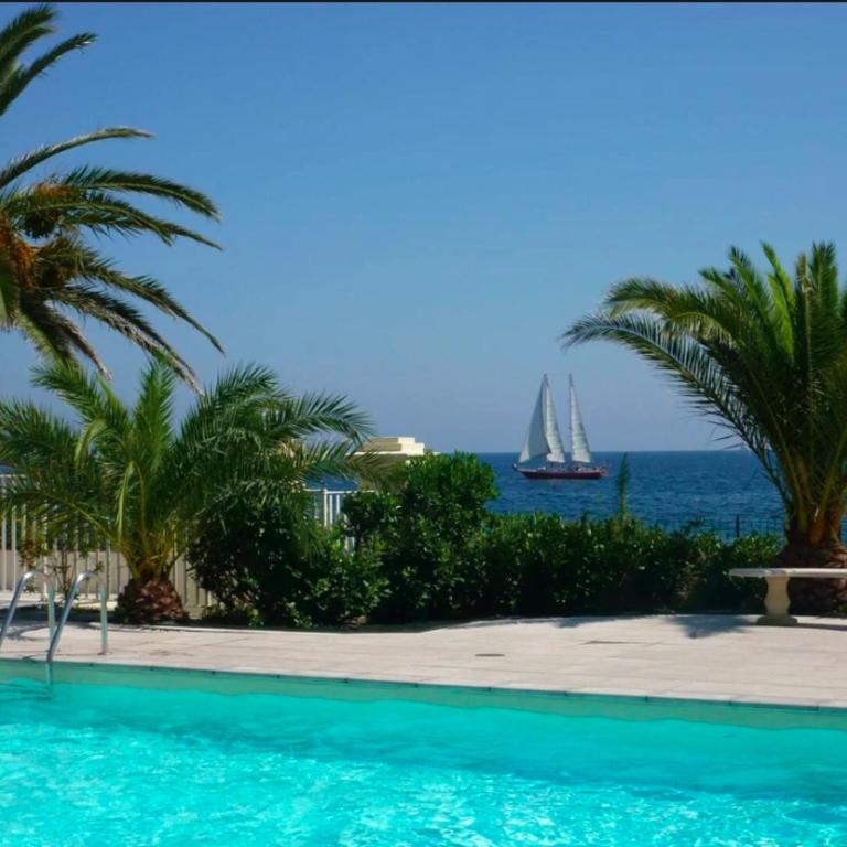 YŪGEN PALLADIO - Fully renovated Studio on a prime location, Direct Beach Access, Heated Pool, Private terrace & patio, Private Parking lot - Appartement 1 Chambre - 2