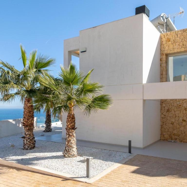 Designvilla with breathtaking view for 14 guests - Villa - 43
