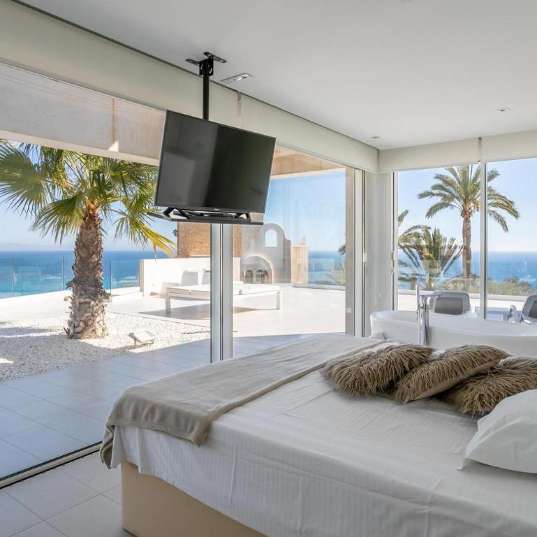 Designvilla with breathtaking view for 14 guests - Villa - 16