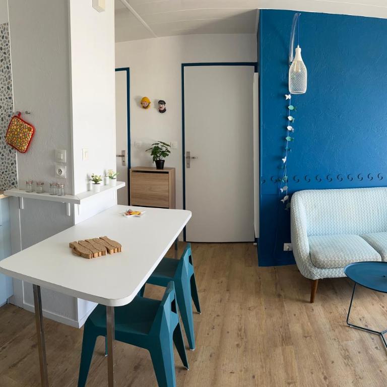 VUE OCEAN avec TERRASSE 30 m2 - 2 CHAMBRES parking privatif et piscine en été - Appartamento con Vista Mare - 9