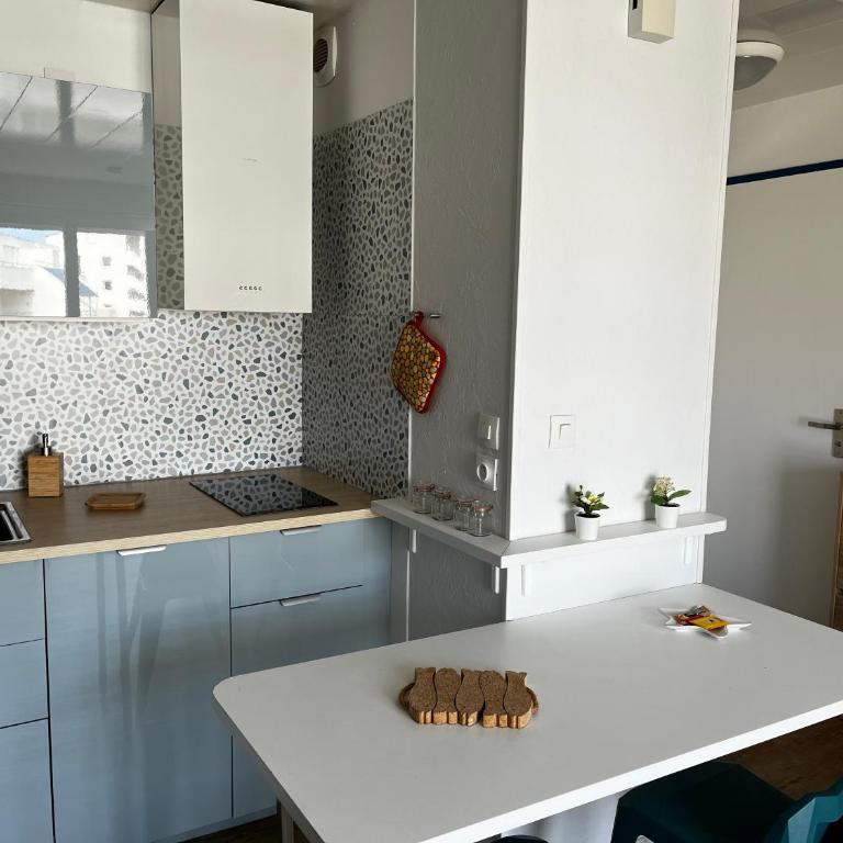 VUE OCEAN avec TERRASSE 30 m2 - 2 CHAMBRES parking privatif et piscine en été - Appartamento con Vista Mare - 10