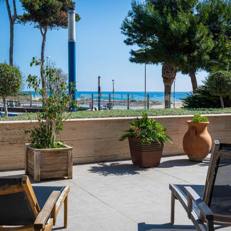 AT062 Planta baja en 1ra línea con salida a la piscina, completamente equipado - Apartamento de 3 dormitorios - 1