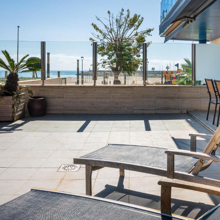 AT062 Planta baja en 1ra línea con salida a la piscina, completamente equipado - Apartamento de 3 dormitorios - 2