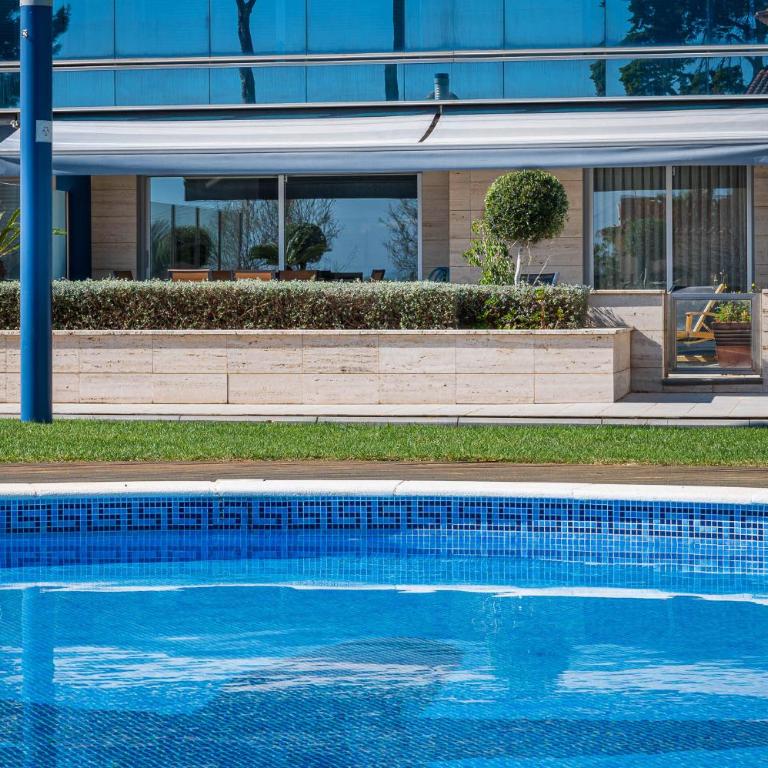 AT062 Planta baja en 1ra línea con salida a la piscina, completamente equipado - Apartamento de 3 dormitorios - 4